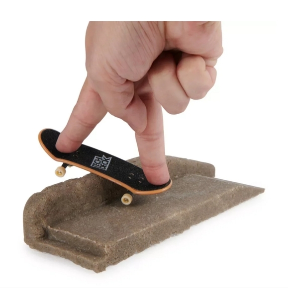 TECH DECK DIY Reusable Concrete Playset - Picture 5 of 7